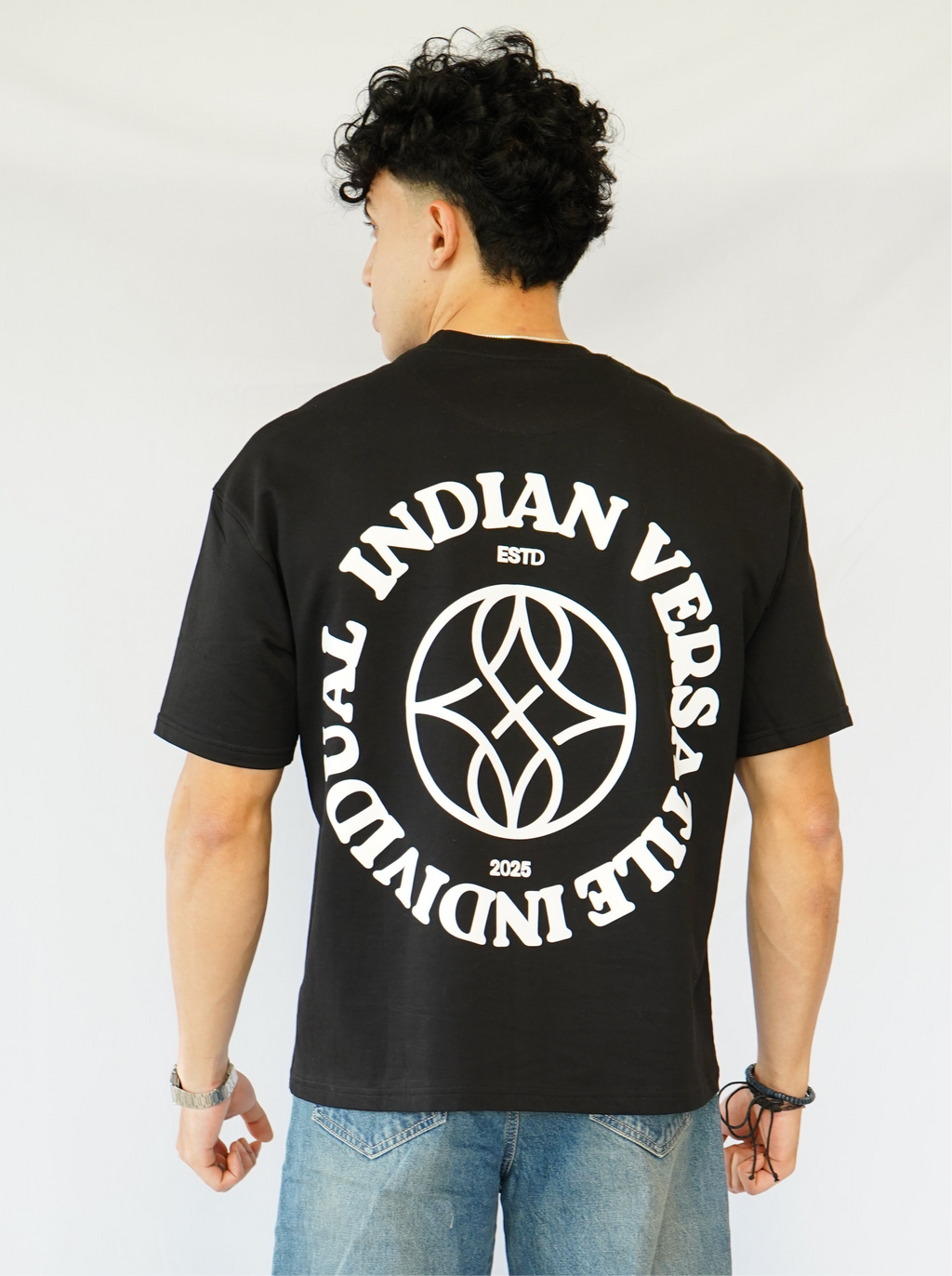 VERSATILE TEE