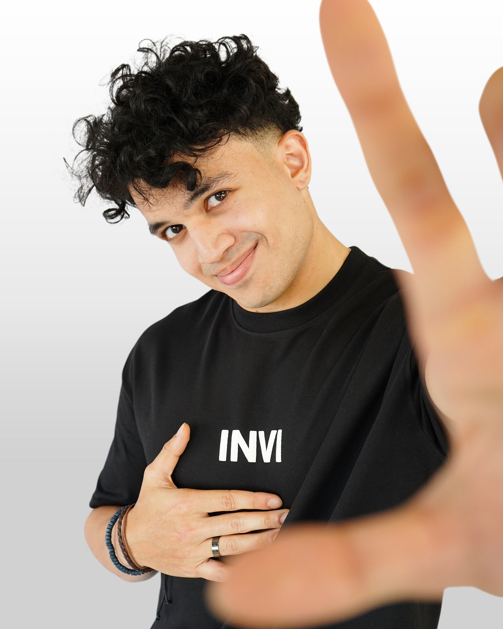 VERSATILE TEE
