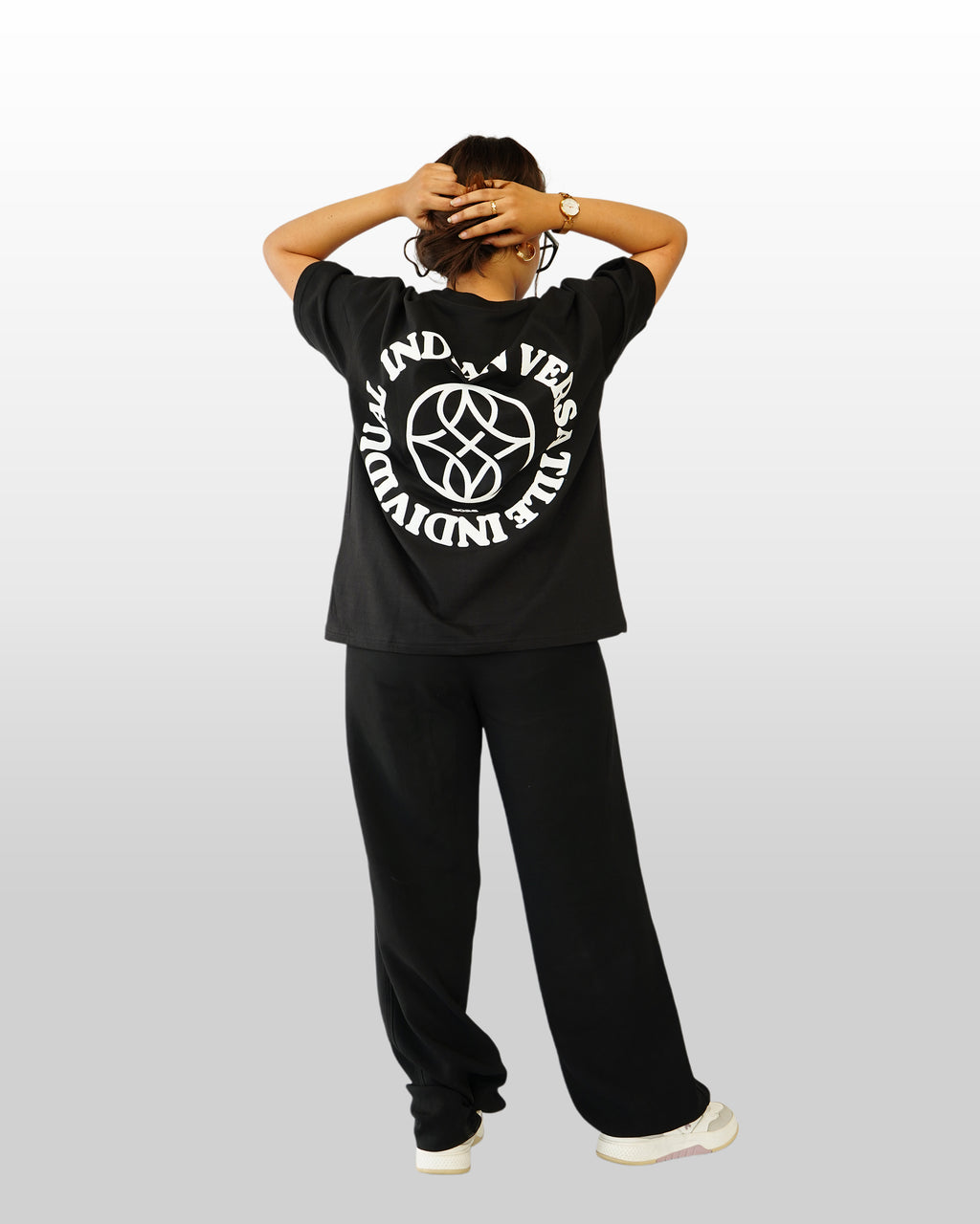 VERSATILE TEE