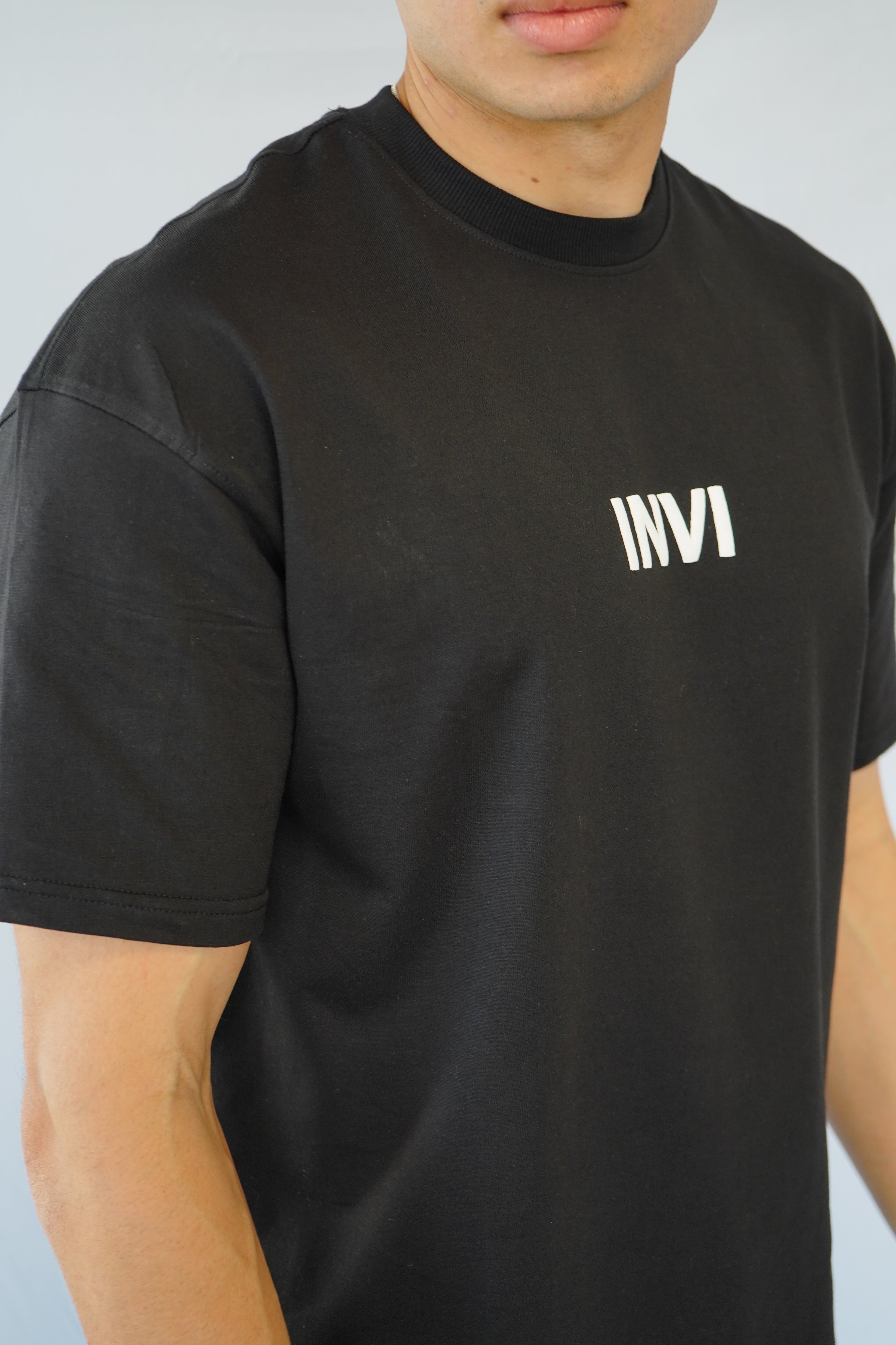 VERSATILE TEE