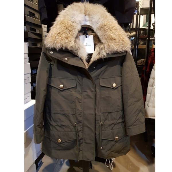 Moncler(몽클레어) 4637725 57136 828 패딩 퍼 자켓