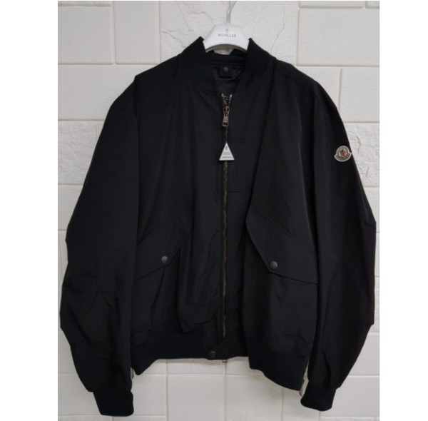 Moncler(몽클레어) 4011605 57540 999 블랙 붐버 자켓