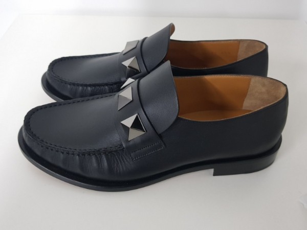 VALENTINO(발렌티노) S0A65 DXA 0NO 락스터드 블랙로퍼