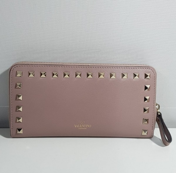 19FW VALENTINO(발렌티노) P0645 BOL P45 락스터드 장지갑