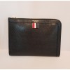 THOM BROWNE(톰브라운) MAC072A 00198 001삼선 그레인 클러치