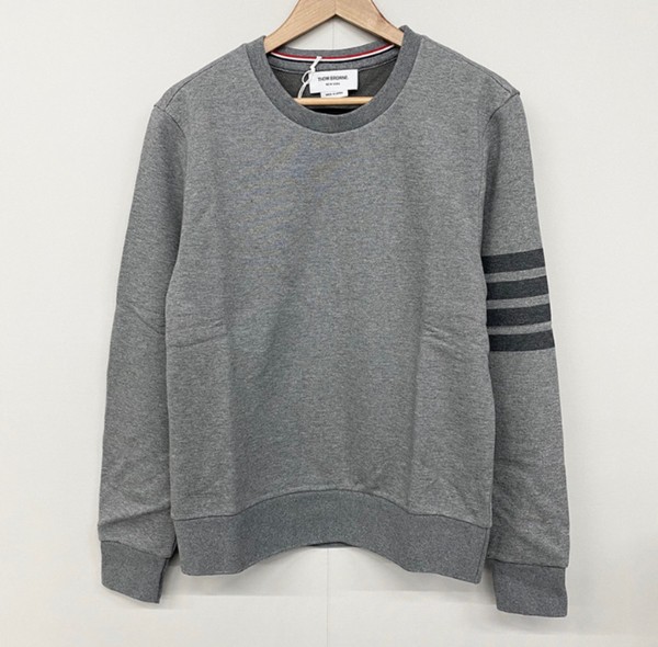 THOM BROWNE(톰브라운) MJT248A 06910 035 완장 맨투맨