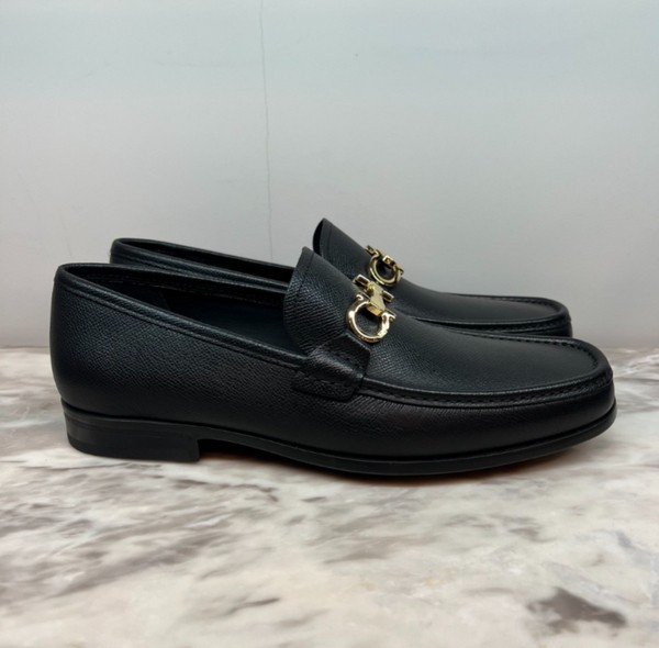 FERRAGAMO(페라가모) 740679 02A881 NERO 페블 로퍼