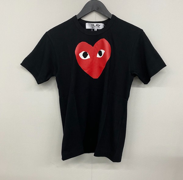 COMME DES GARCONS(꼼데가르송) P1T112 000 1 하트 로고 반팔 티셔츠